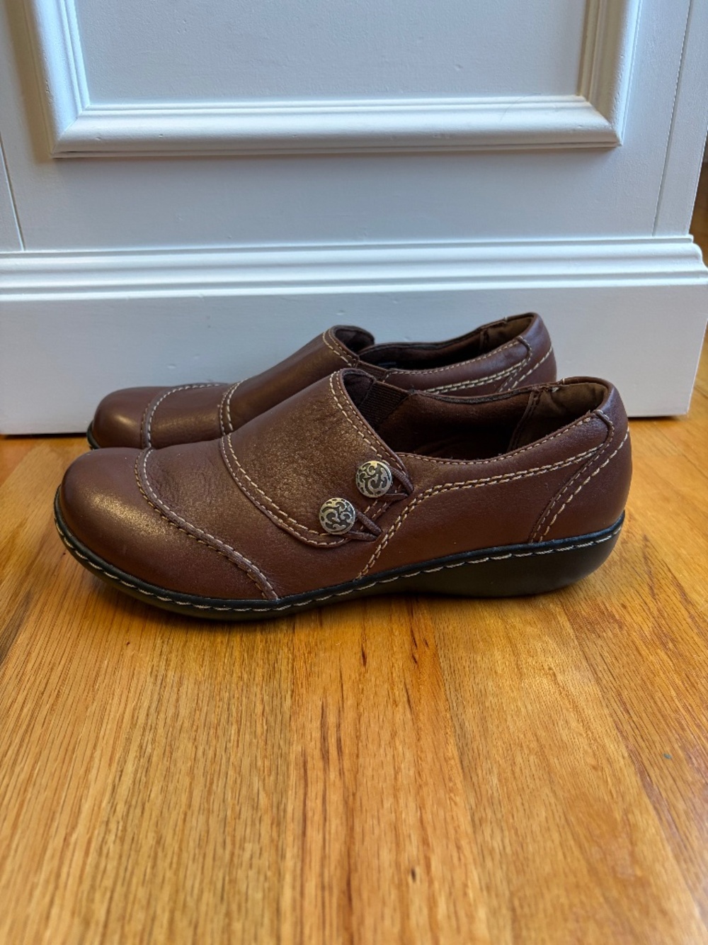 Women's Clarks size 8